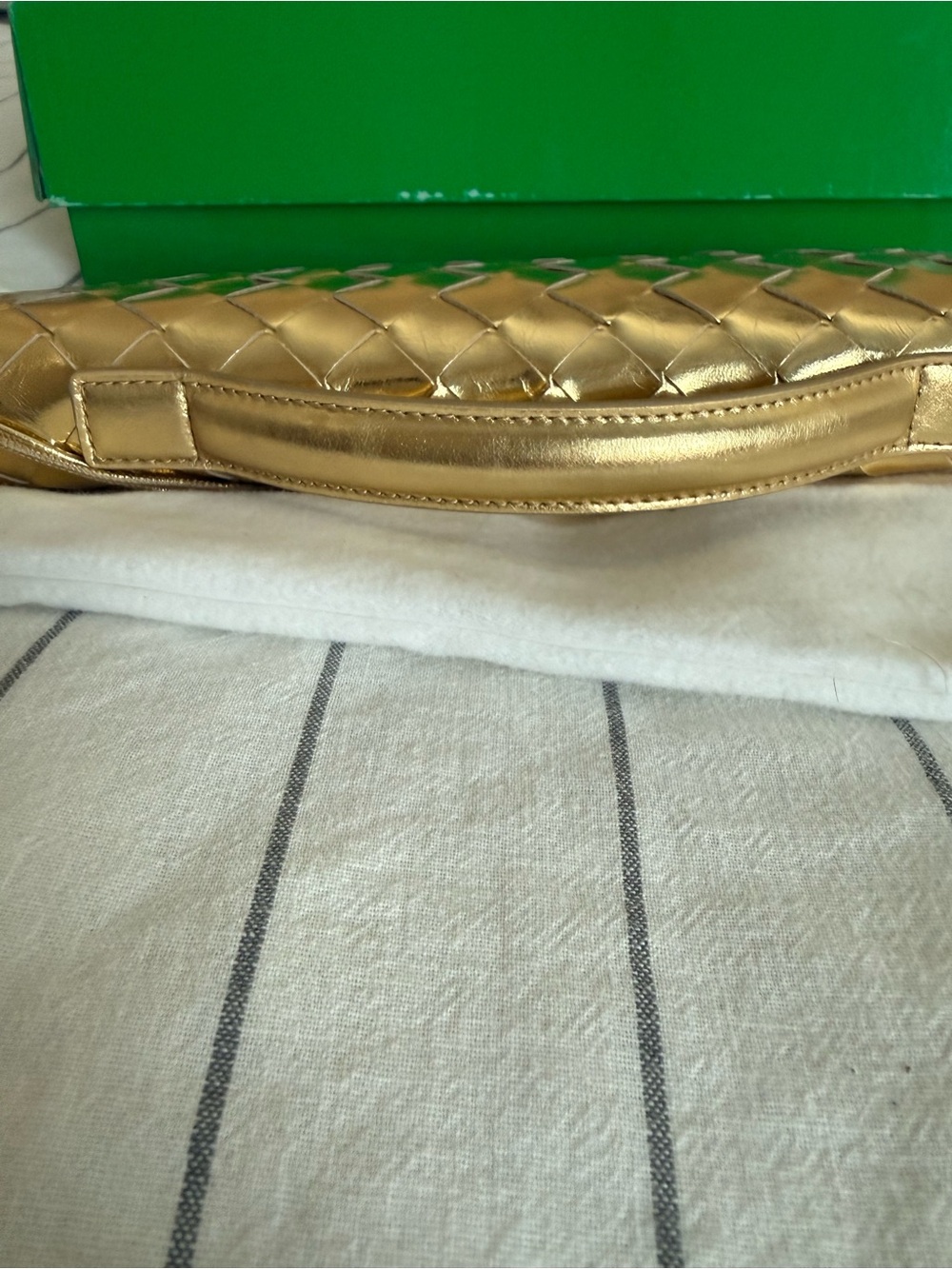 Bottega Veneta Andiamo Gold distressed calf Leather top handle Clutch NWOT - Picture 2 of 12